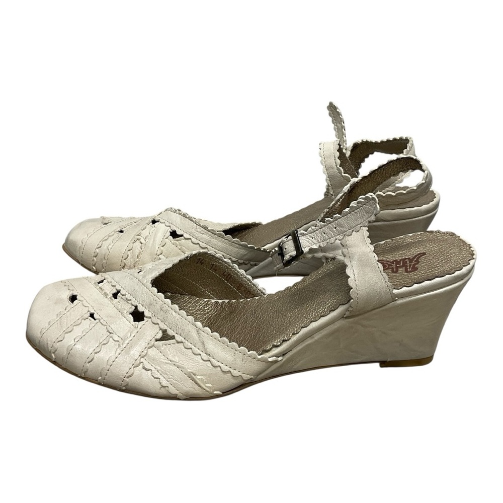 ARKA Scallop Trim Textured Leather Ankle Strap Heeled Shoes Pearl color Vintage?